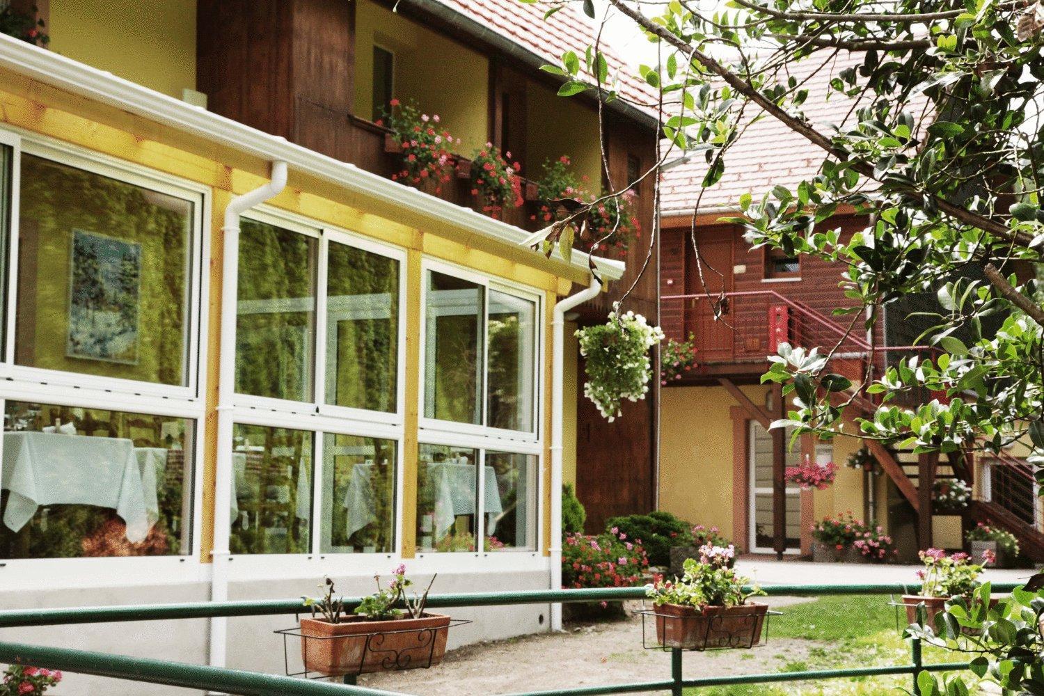 Logis Hotel Restaurant De La Poste Et Spa De Montagne Le Bonhomme Exteriör bild